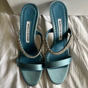 manolo blahnik blue heels
